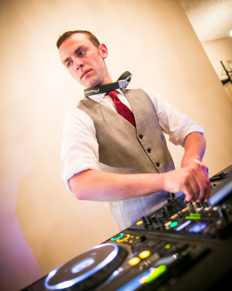 DJ + MC